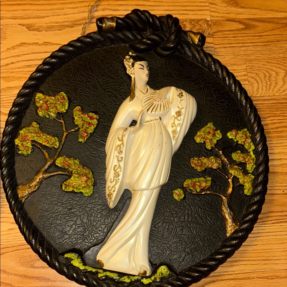 Decorative Wall Plaques with Asian Figures - Picture 11 of 11